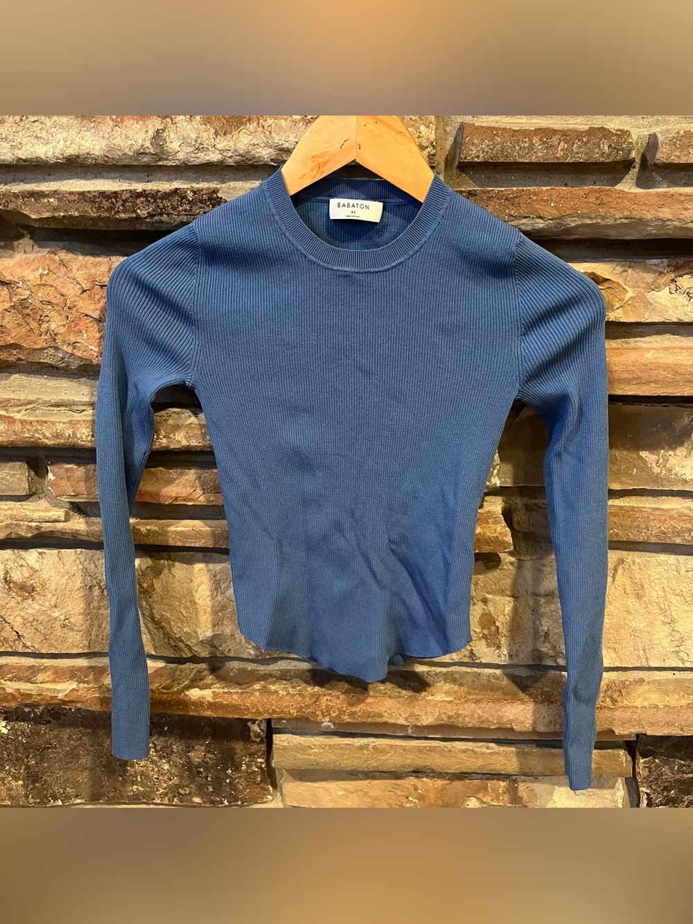 Babaton Blue Ribbed Long-Sleeve Cropped Crewneck Top